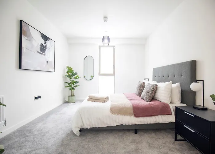 Luxury Free Parking Townhouse