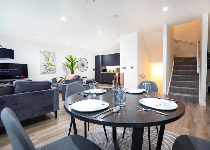 Luxury Free Parking Townhouse