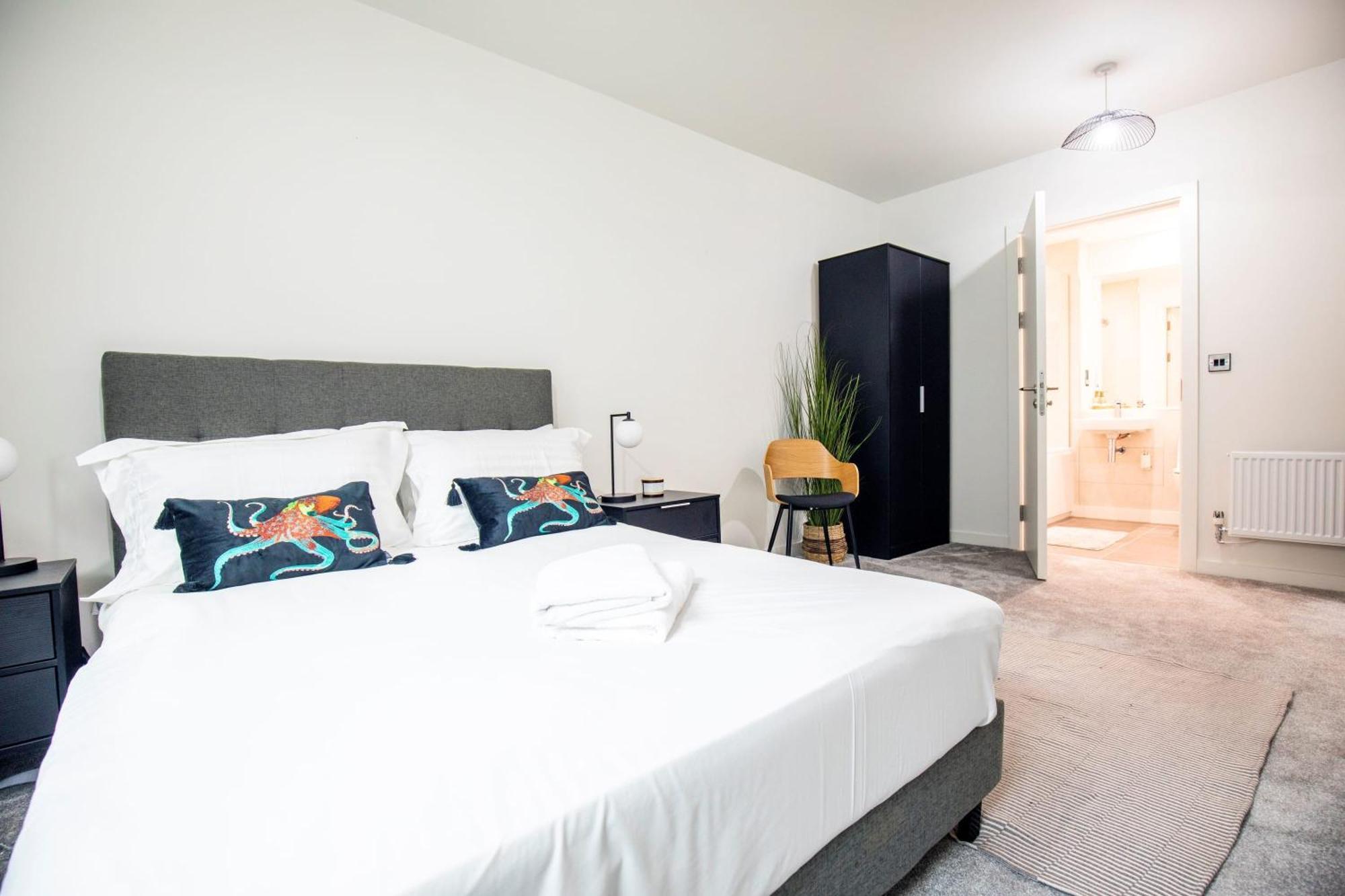 Luxury Free Parking Townhouse Holiday home