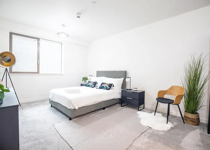 Luxury Free Parking Townhouse
